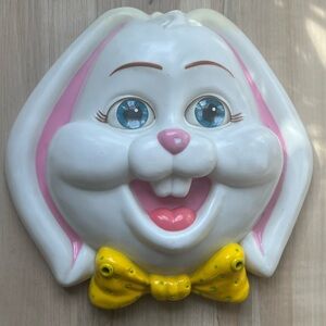 Vintage plastic bunny face wall hanging by great American fun corp
